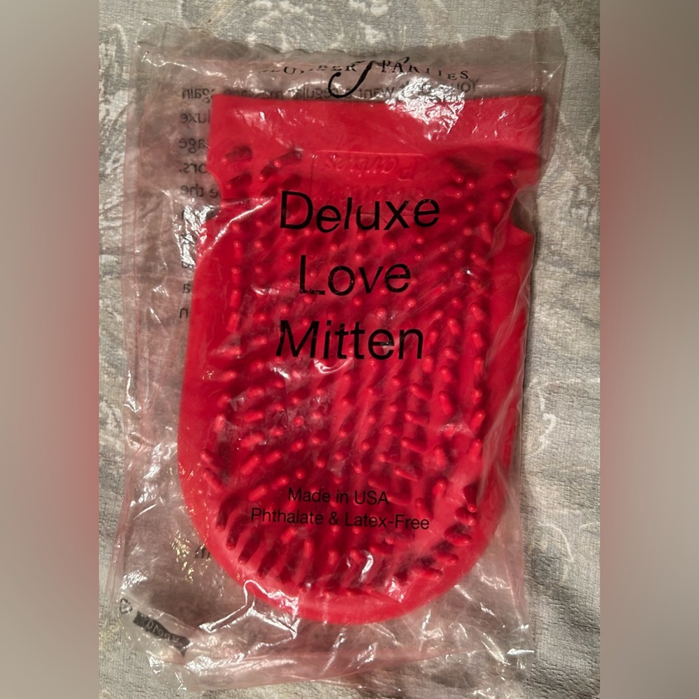 Deluxe Love Mitten